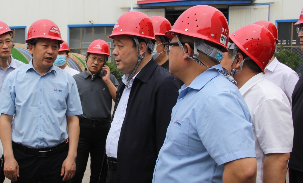 省市场监管局党组书记何江海调研S36沙龙国际